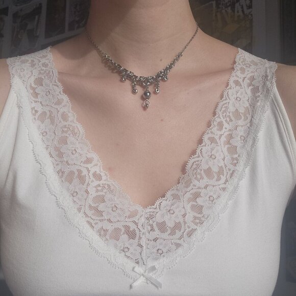 Gothic Victorian style V-shaped necklace with a small silver chain - Picture 4 of 12